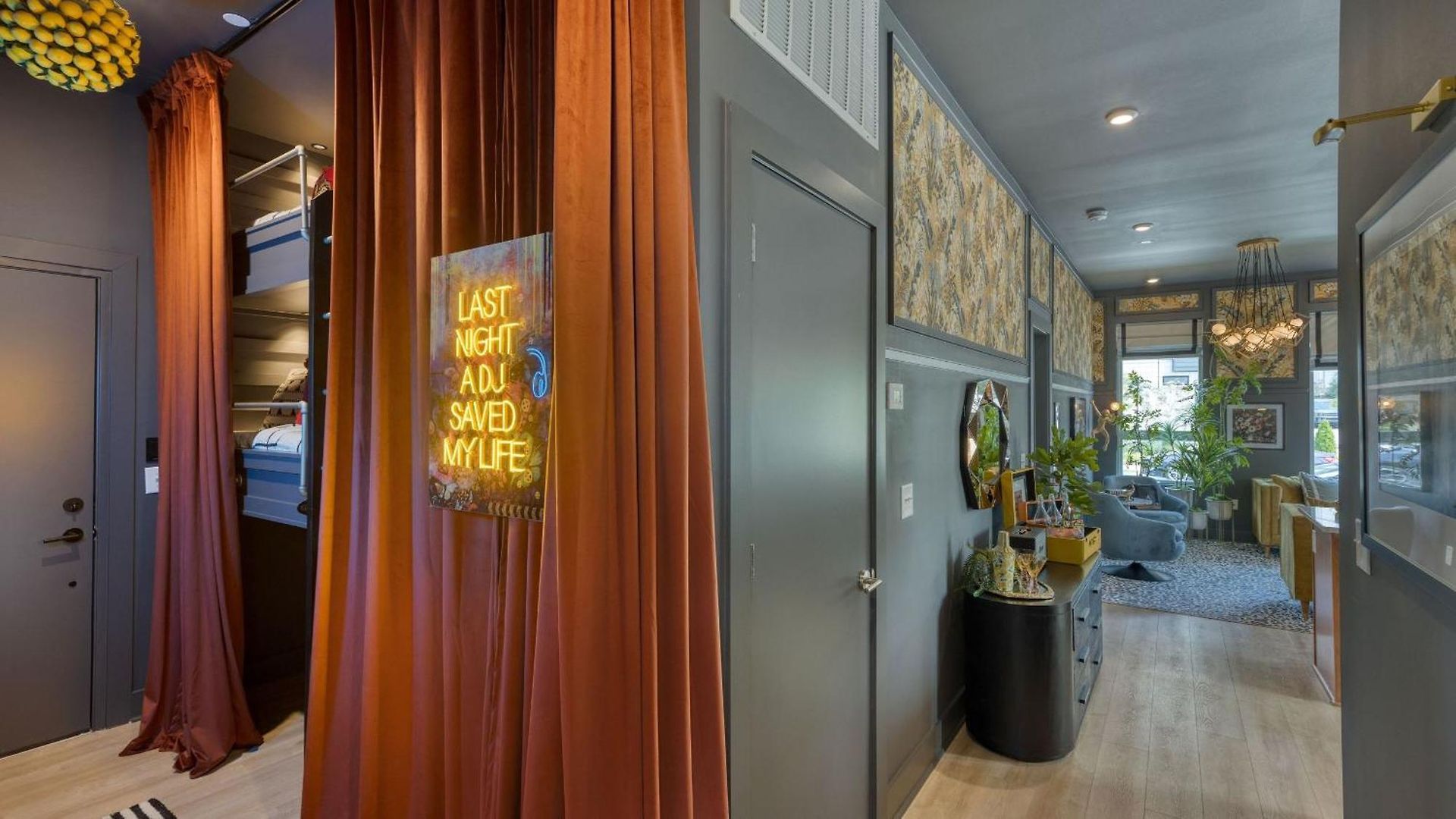 Apartment The Bloom House Cosmic Cowgirl By Avantstay Nashville