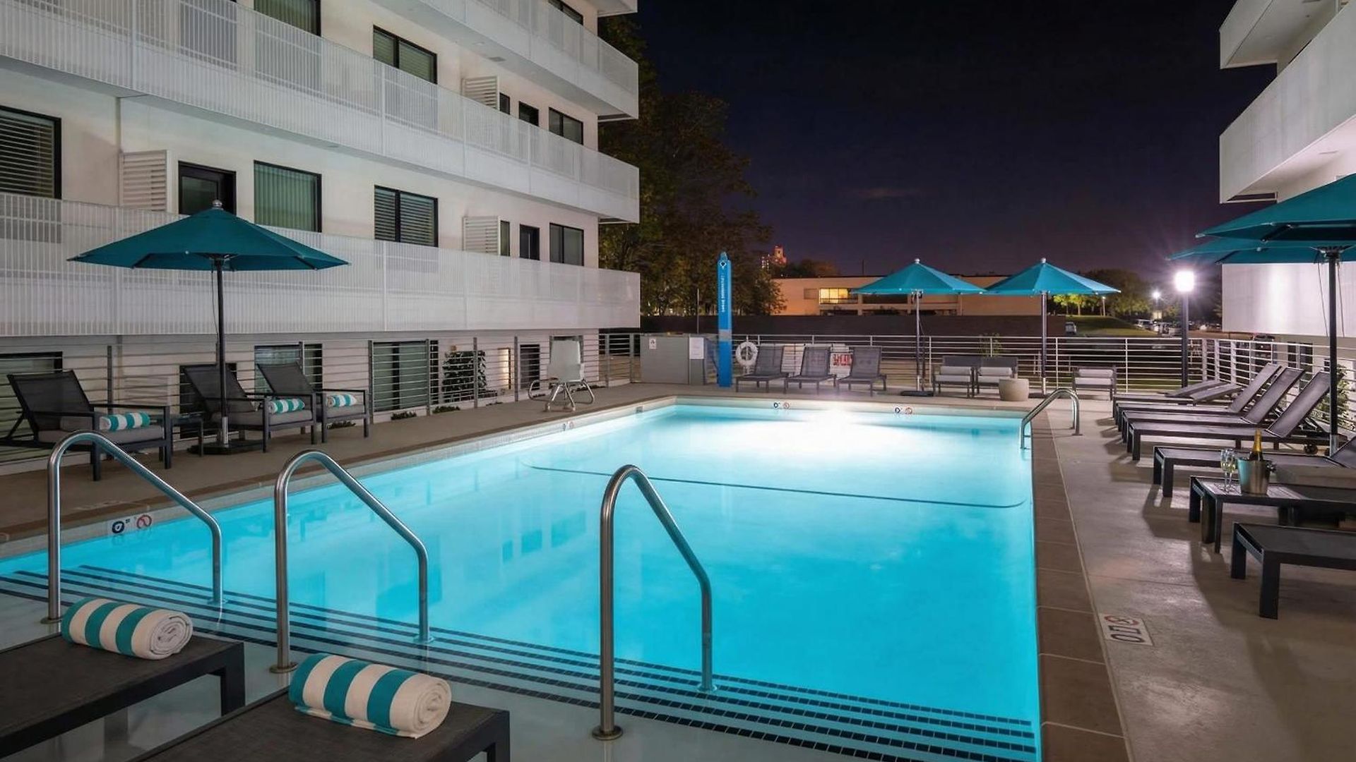New Walk To Gulch - Private Penthouse Pool & Deck Views * Nashville