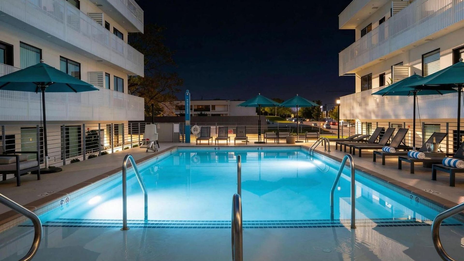 New Walk To Gulch - Private Penthouse Pool & Deck Views *
