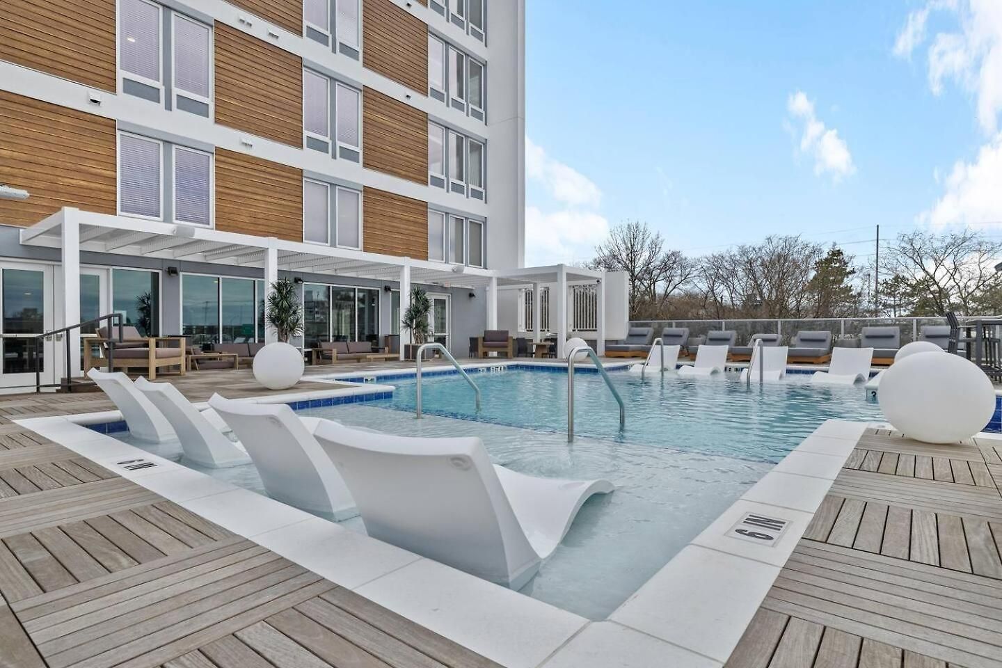Retreat Pool, Gym, Rooftop Lounge & Free Parking Nashville