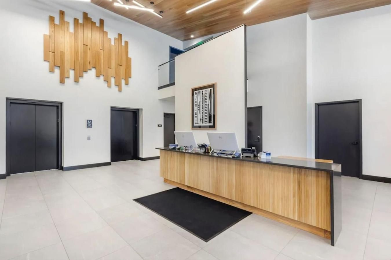 Apartment Boutique With Pool Gym And Walk To Midtown