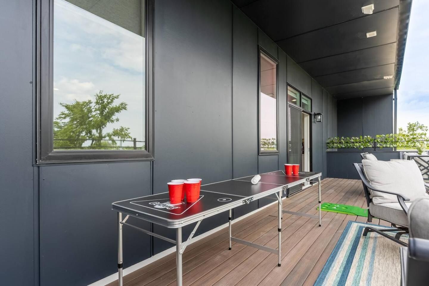 Private Rooftop, Karaoke Fun & | Sleeps 10+