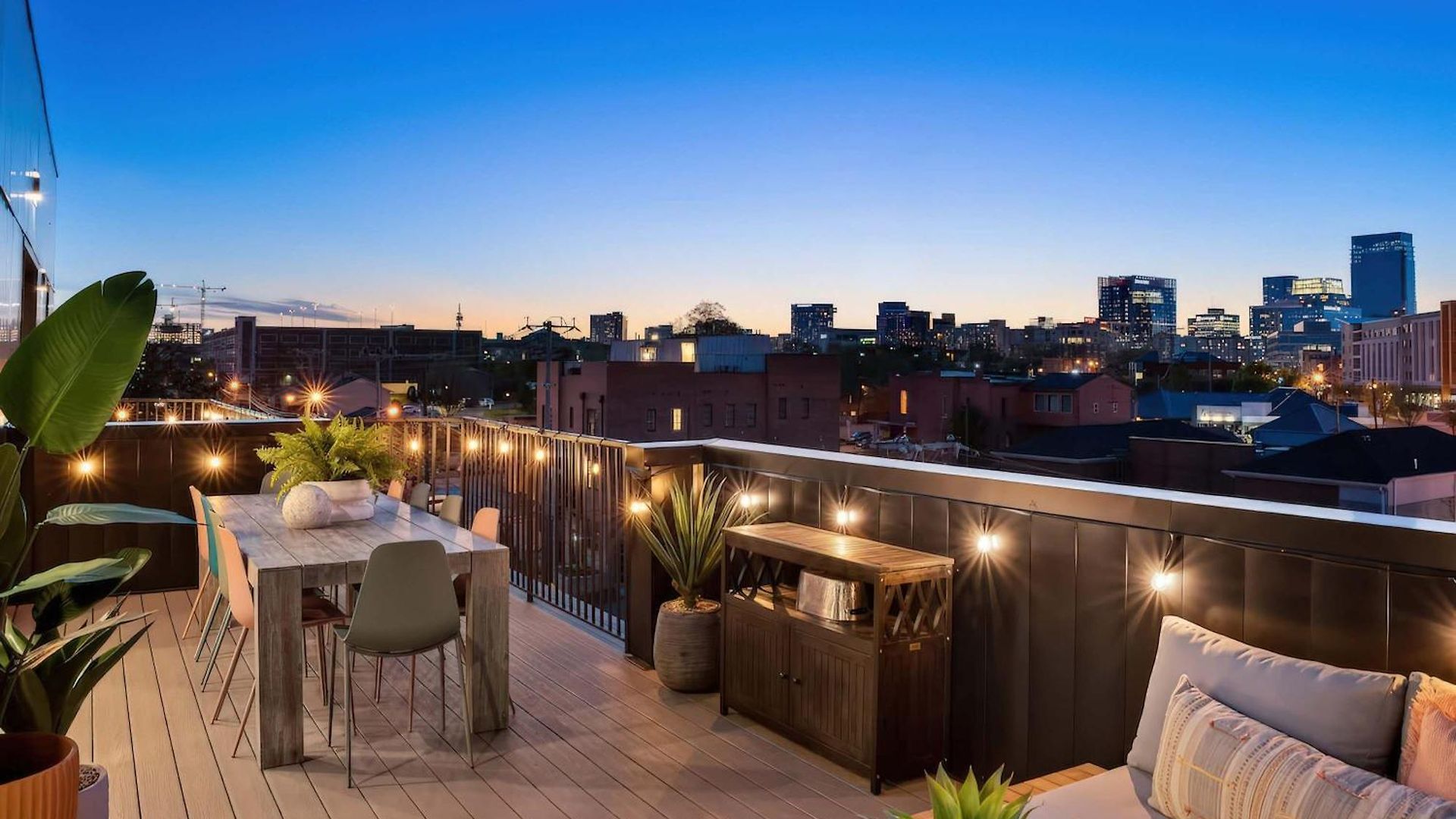 The Penthouse - 3br Rooftop - Downtown *