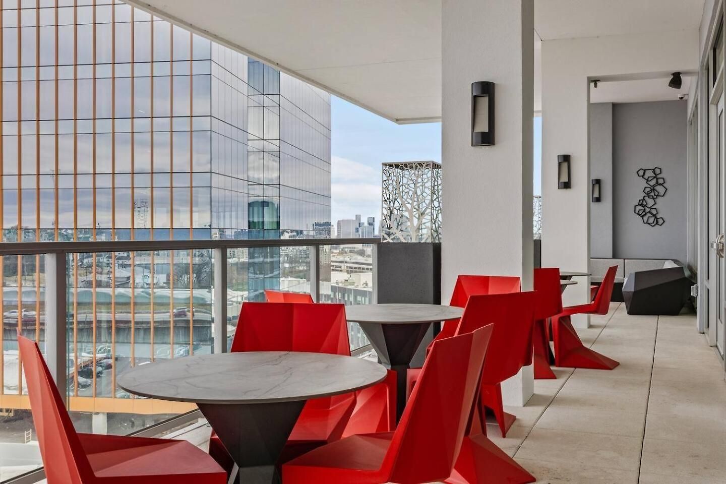 Apartment King Bed, Gym, Rooftop Pool, Free Parking *