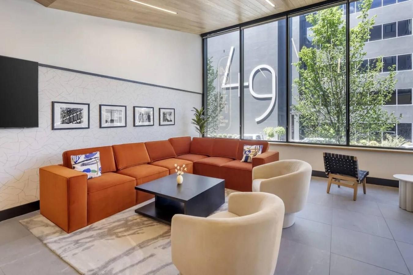 Boutique With Pool Gym And Walk To Midtown *