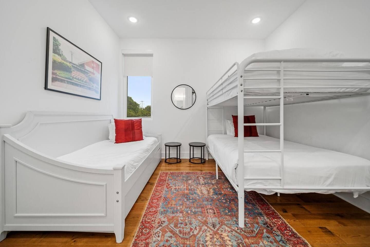 Private Rooftop, Karaoke Fun & | Sleeps 10+ Apartment Nashville