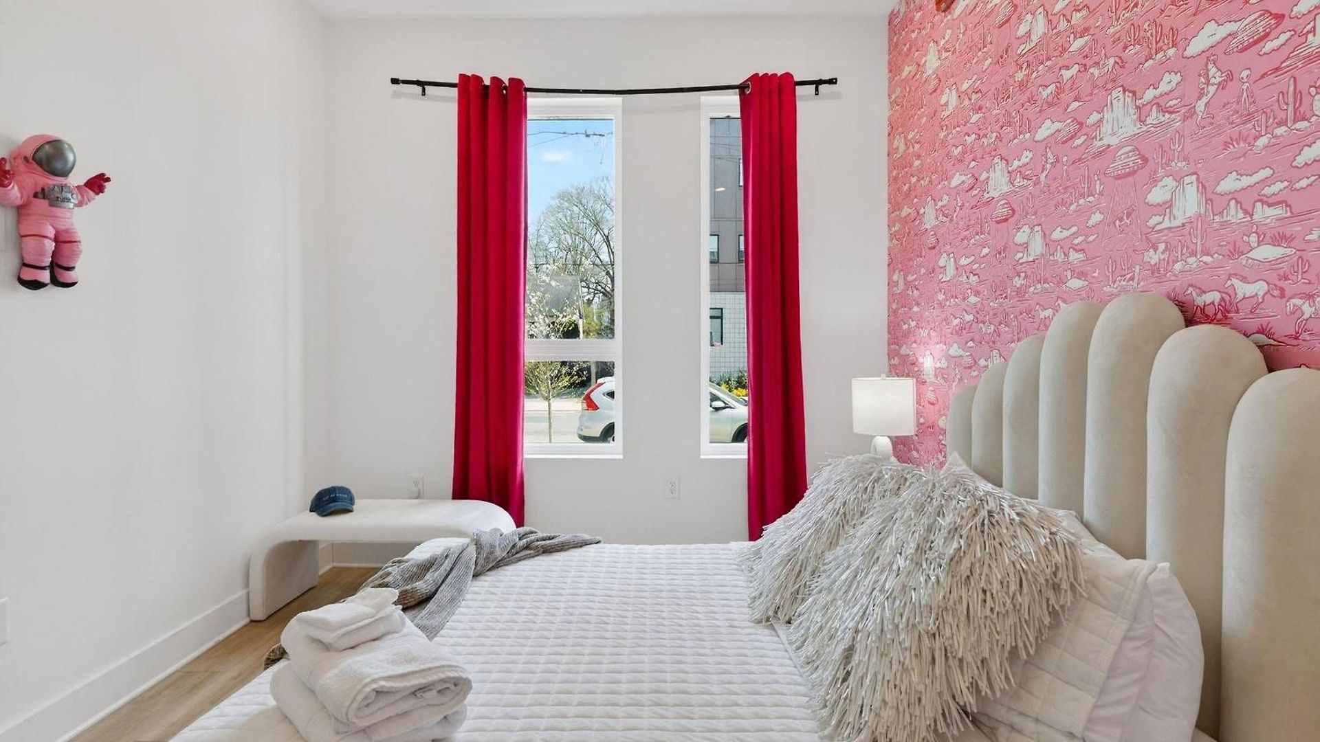 Apartment The Bloom House Cosmic Cowgirl By Avantstay