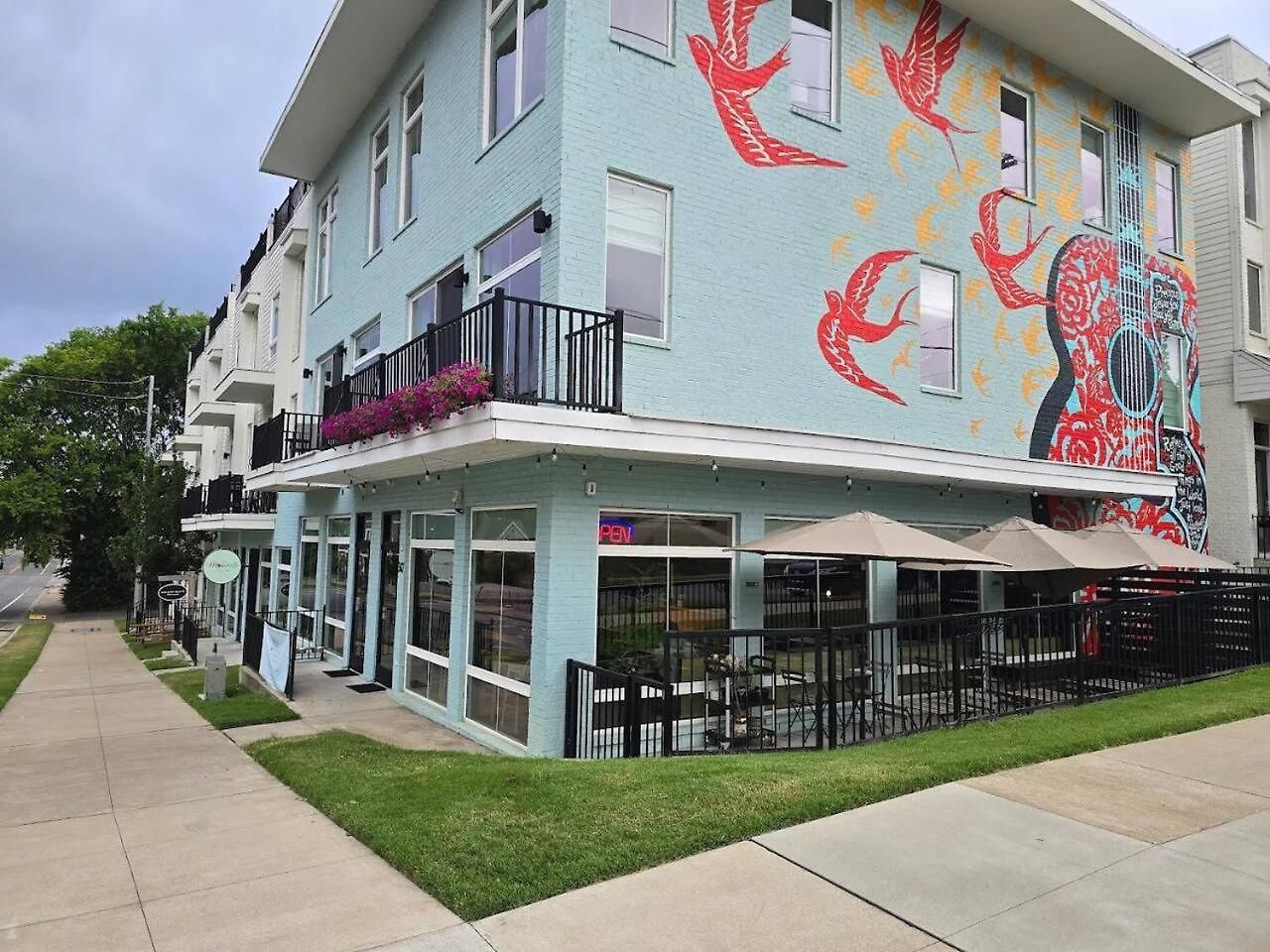 3 Miles To Downtown With Free Parking And Walk To Coffee Apartment