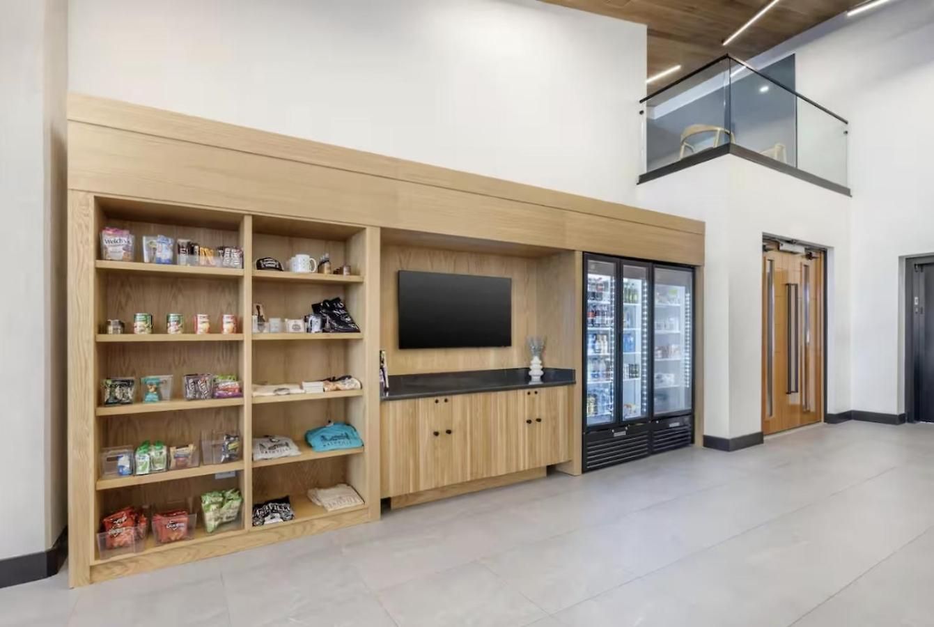 Boutique With Pool Gym And Walk To Midtown *