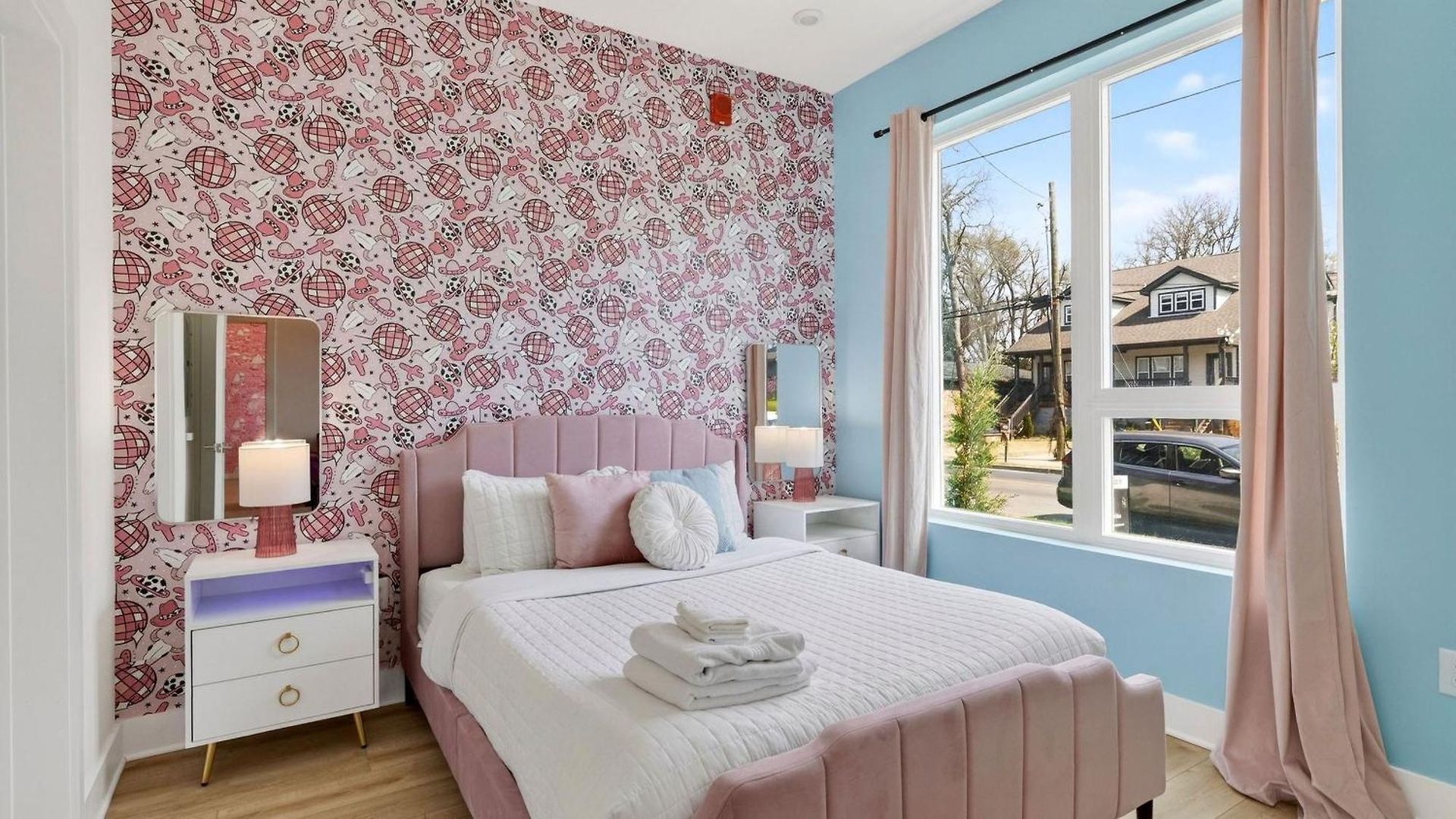 Apartment The Bloom House Cosmic Cowgirl By Avantstay Nashville