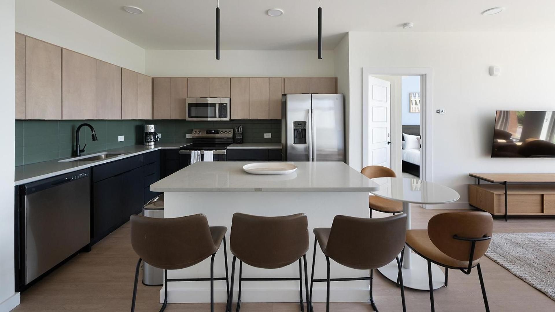 Landing Spectacular Studio Gym Apartment *