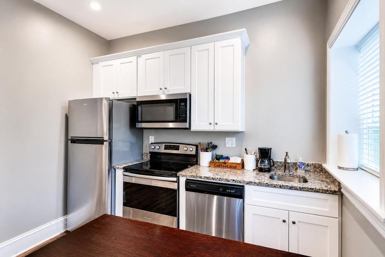 Bright & Cozy Church Conversion 1br