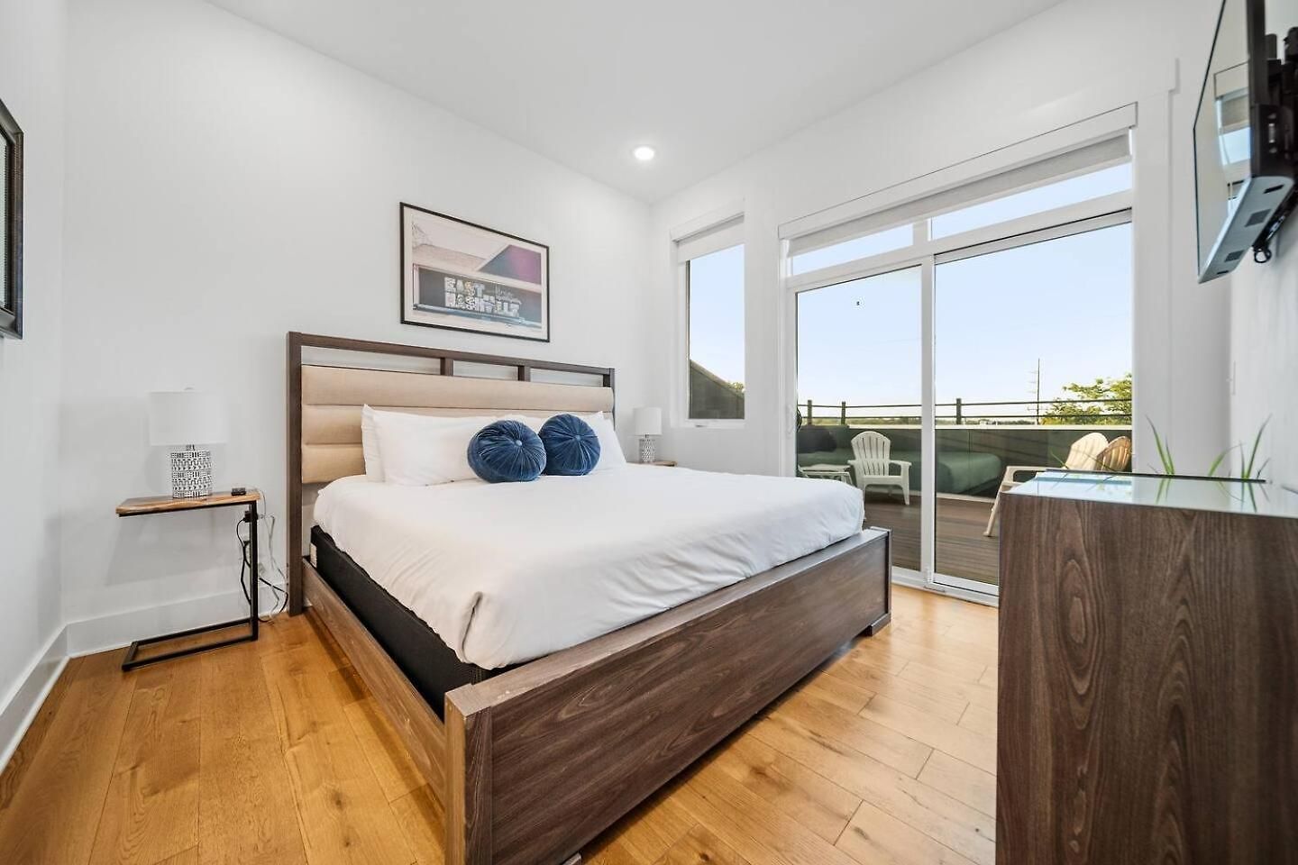 Private Rooftop, Karaoke Fun & | Sleeps 10+