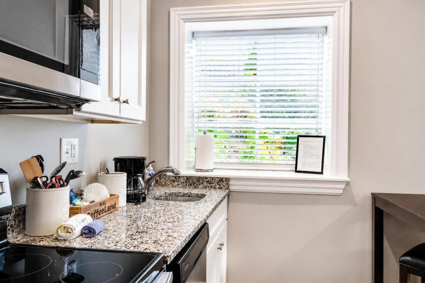 Bright & Cozy Church Conversion 1br Apartment Nashville