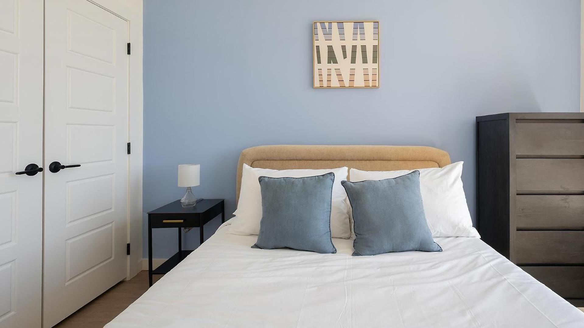 Landing Spectacular Studio Gym Apartment
