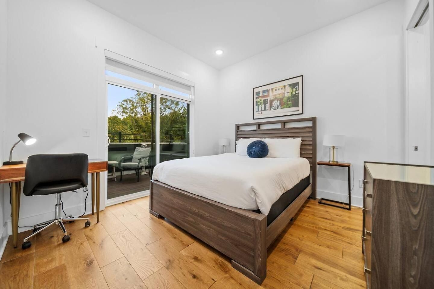 Private Rooftop, Karaoke Fun & | Sleeps 10+ *
