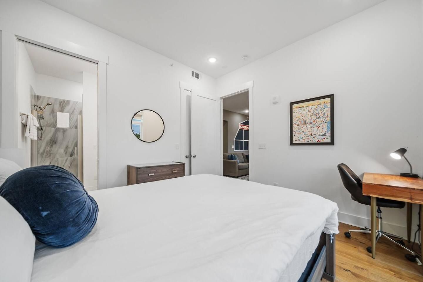 Private Rooftop, Karaoke Fun & | Sleeps 10+ *
