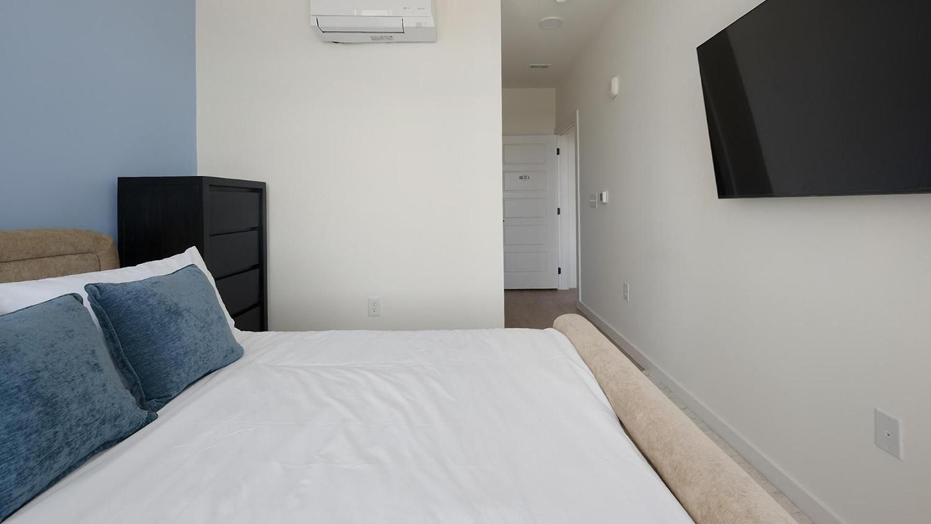 Landing Spectacular Studio Gym Apartment *