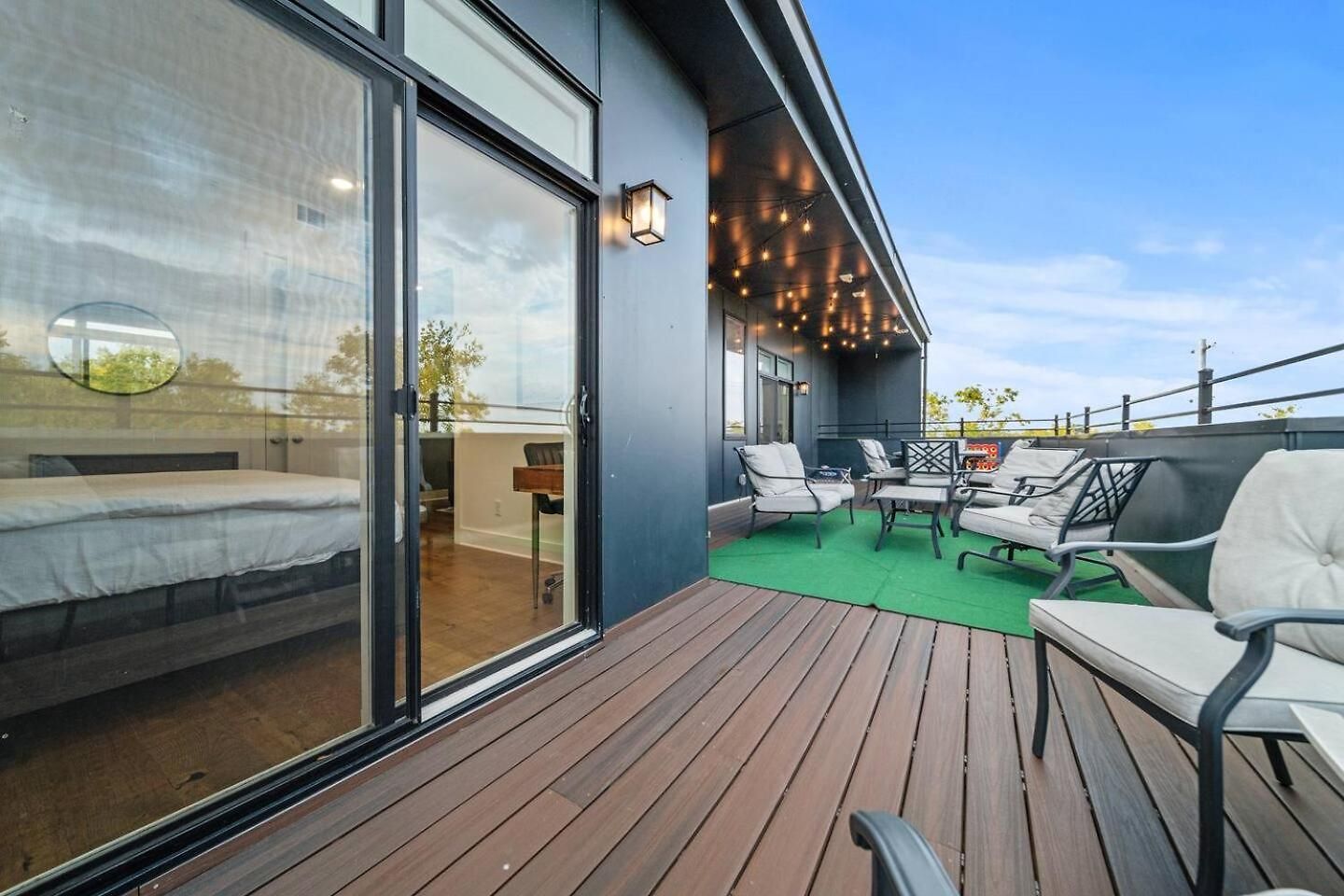 Private Rooftop, Karaoke Fun & | Sleeps 10+