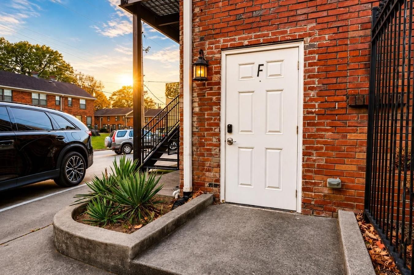 Bright & Cozy Church Conversion 1br Apartment Nashville