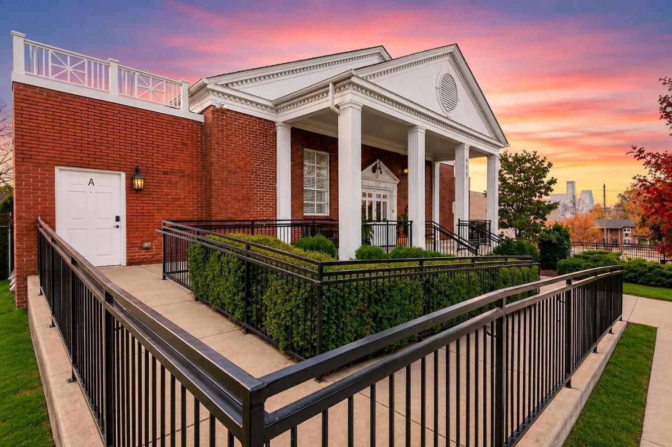 Bright & Cozy Church Conversion 1br Apartment
