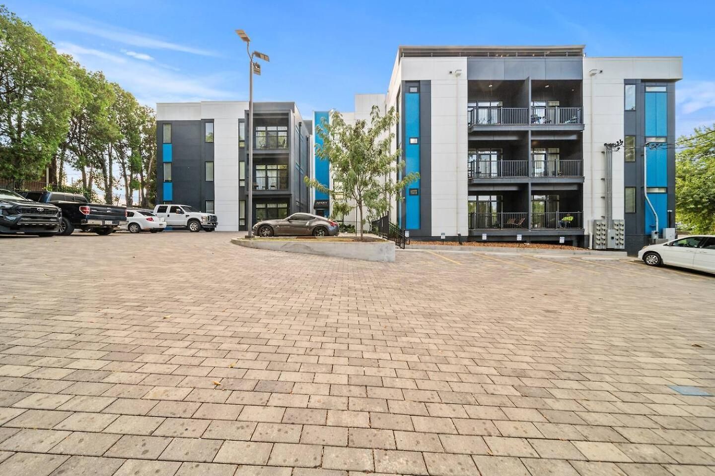 Private Rooftop, Karaoke Fun & | Sleeps 10+ Apartment Nashville