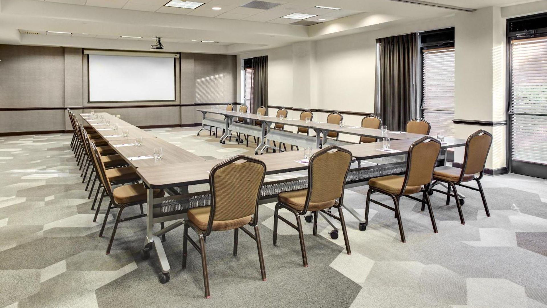 Hyatt Place Nashville/Opryland Hotel 3*