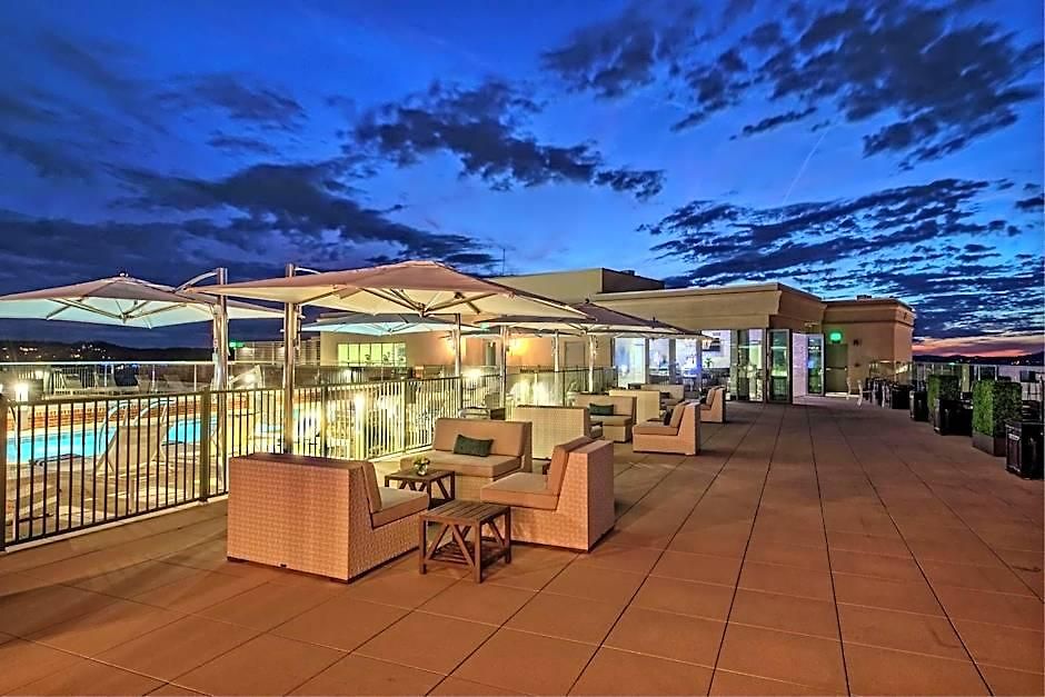 Hilton Hills Hotel 4*