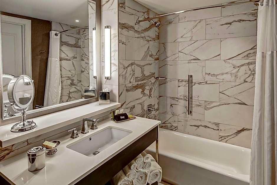 Hilton Hills Hotel 4*