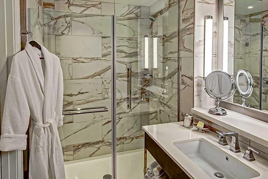 Hilton Hills Hotel 4*