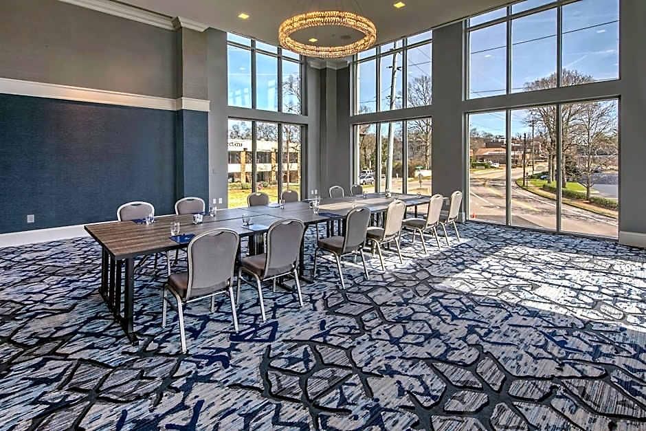 Hilton Hills 4*