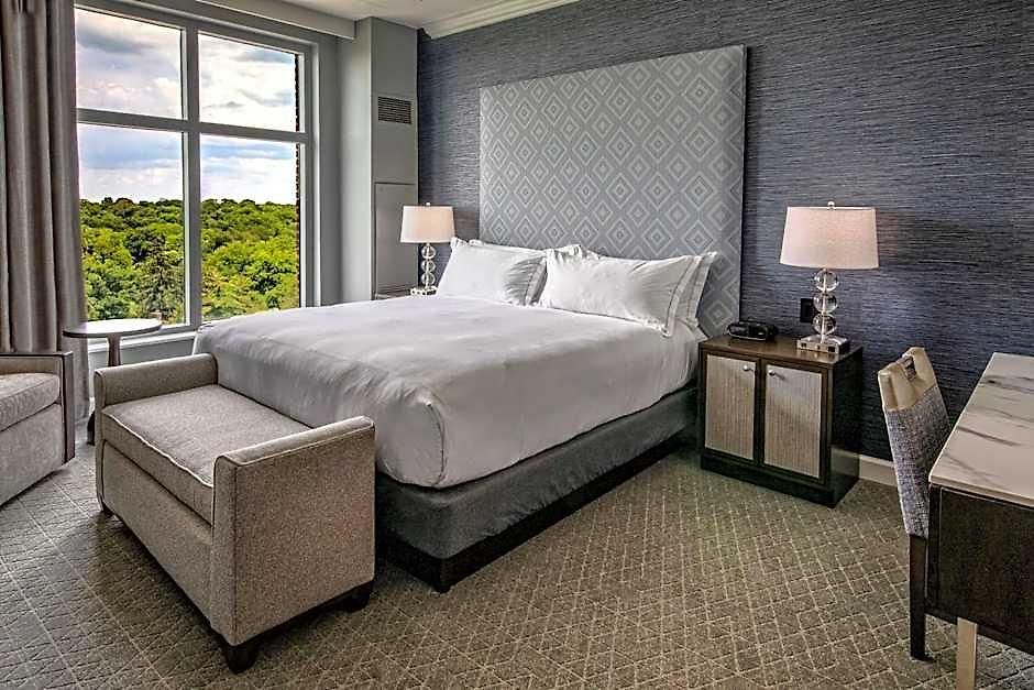 Hilton Hills Hotel 4*