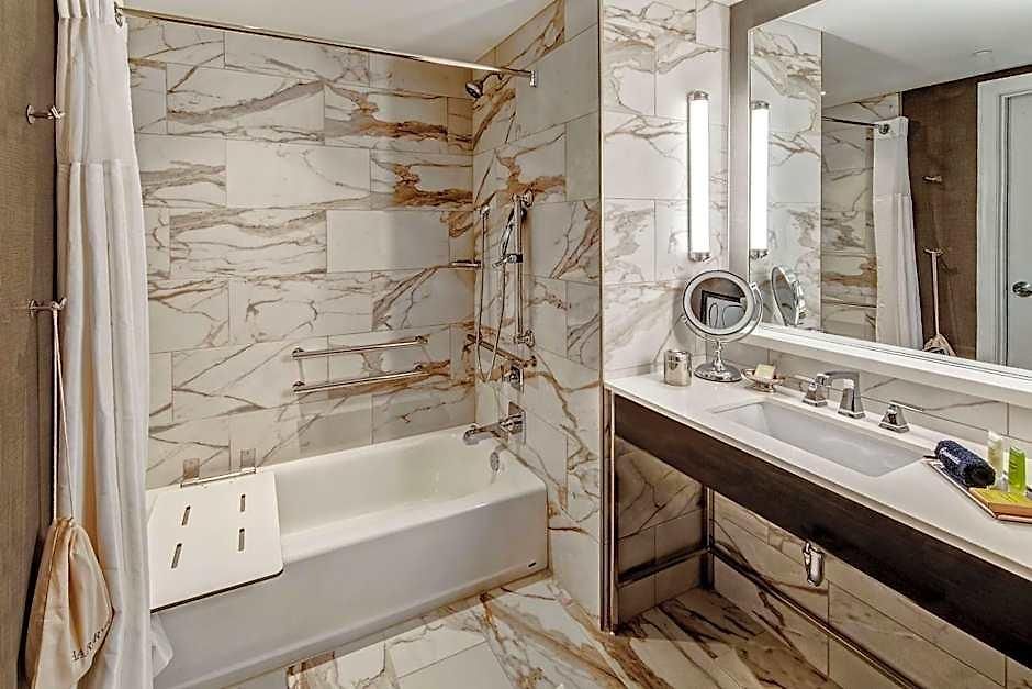 Hilton Hills Hotel 4*