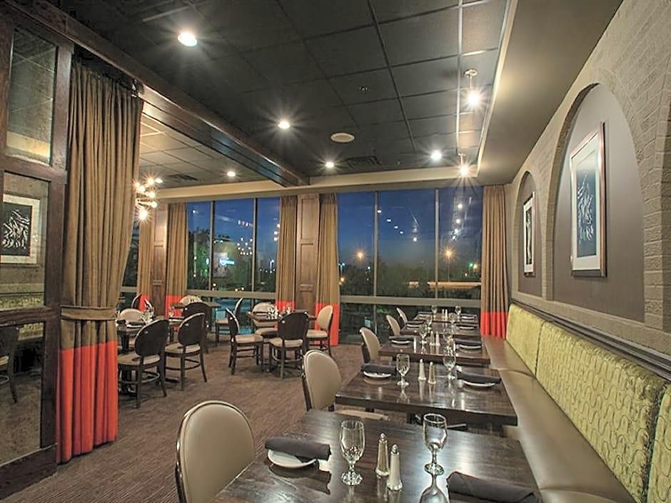 Hotel Delta By Marriott Airport