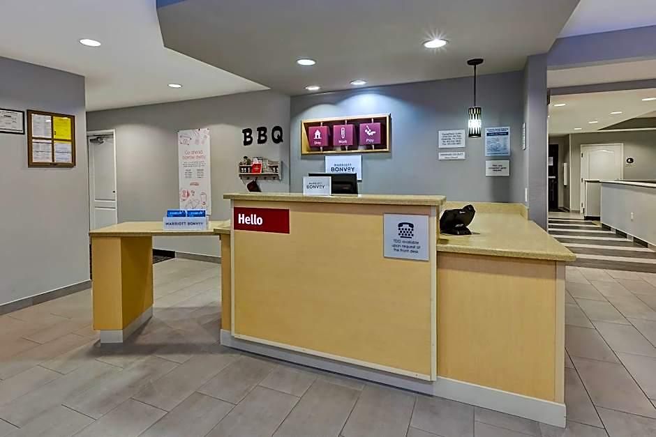 Hotel Towneplace By Marriott Airport