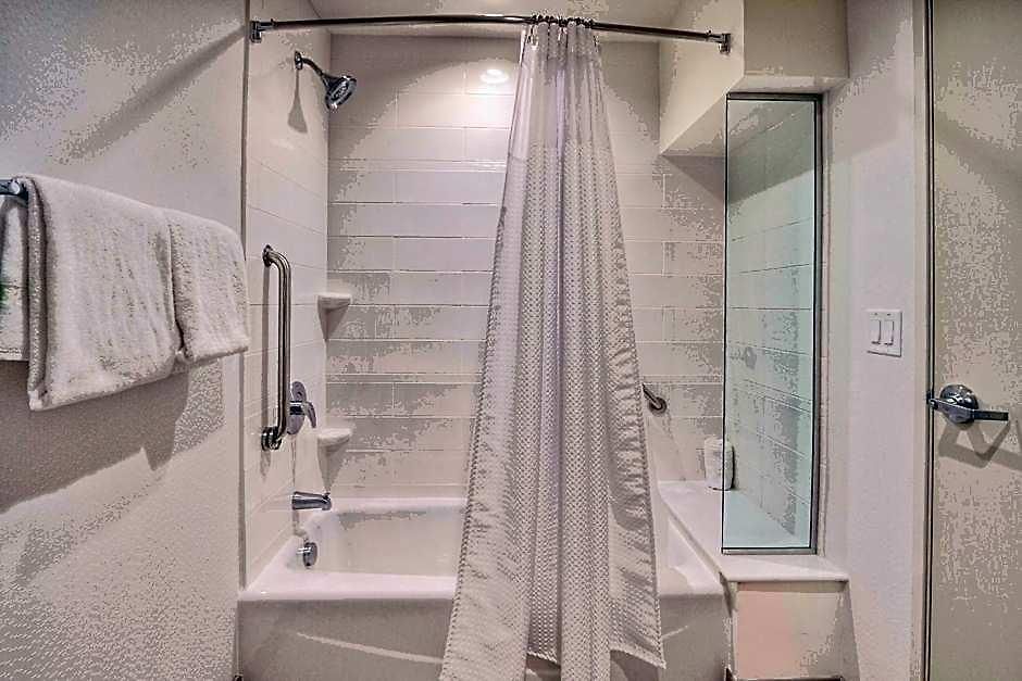 Courtyard By Marriott Hills Hotel 3*