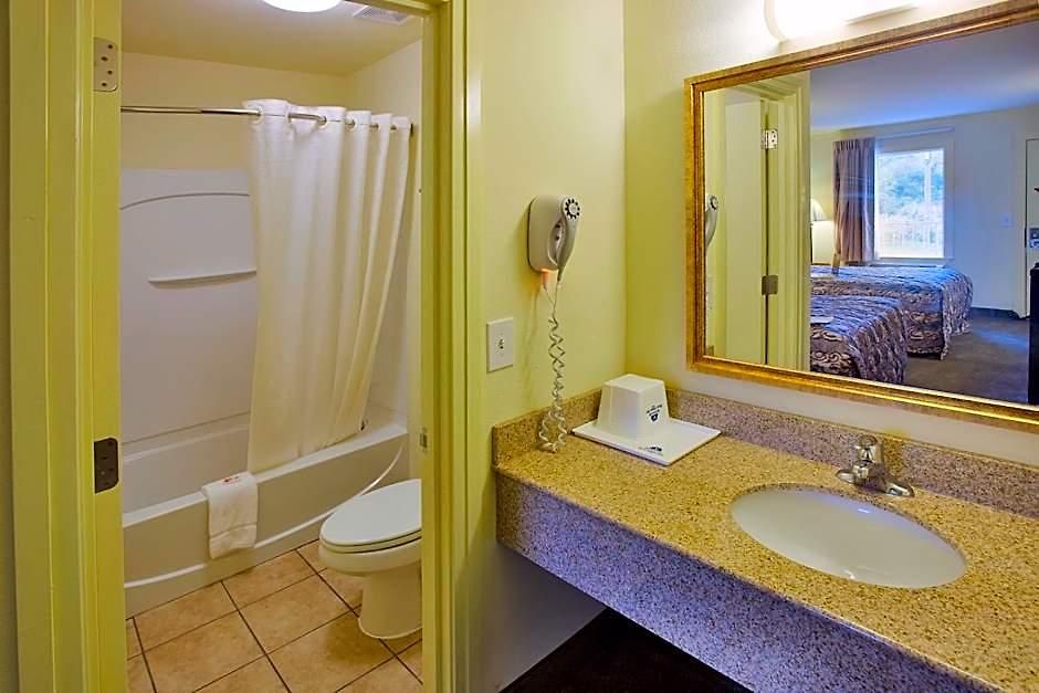 Americas Value Near Downtown 2*