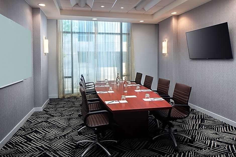 Hyatt Place Downtown Hotel 3*