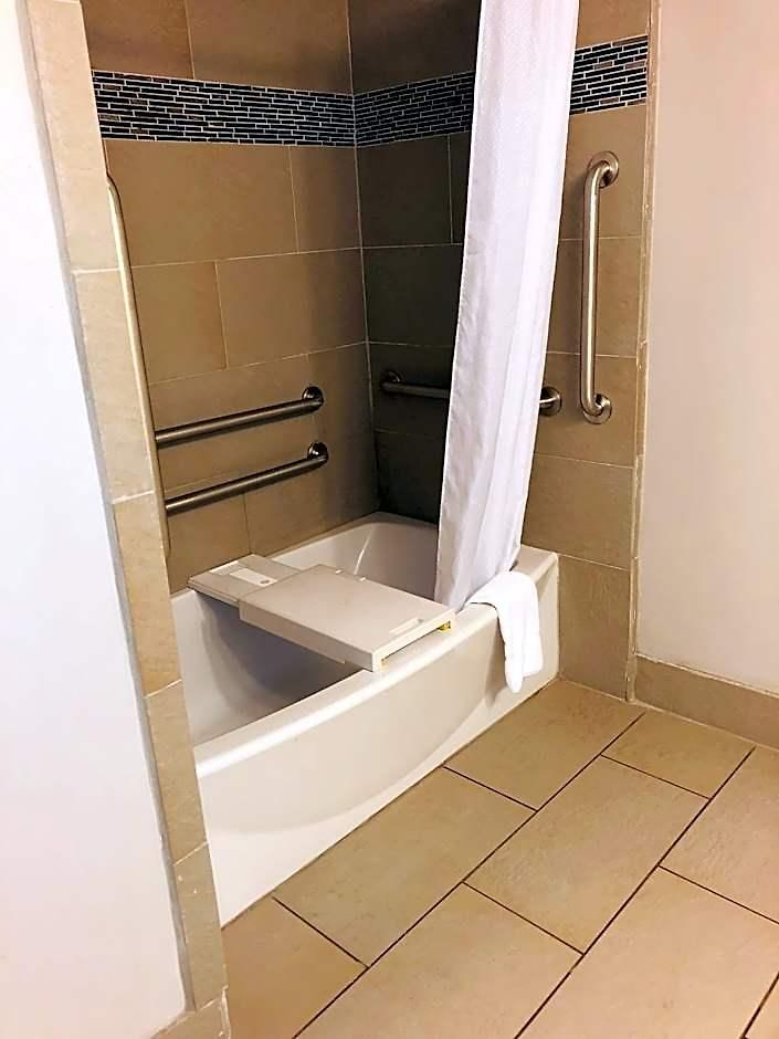 Hotel Country & By Radisson, Airport East, Tn 4*