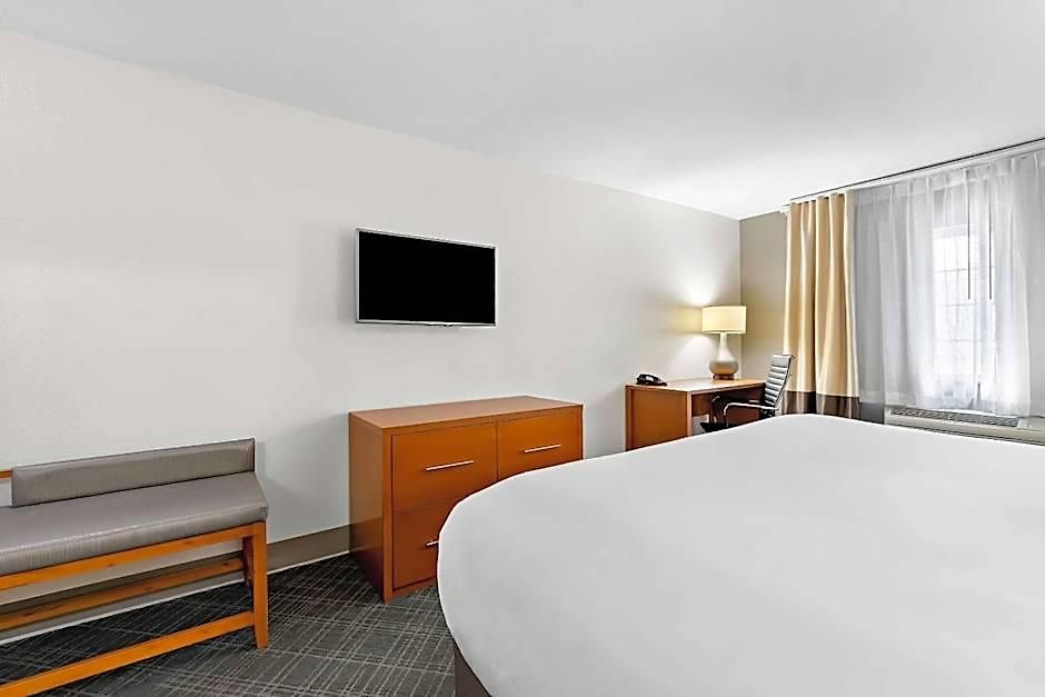 Comfort & Near Tanger Outlets I-24 Antioch Hotel