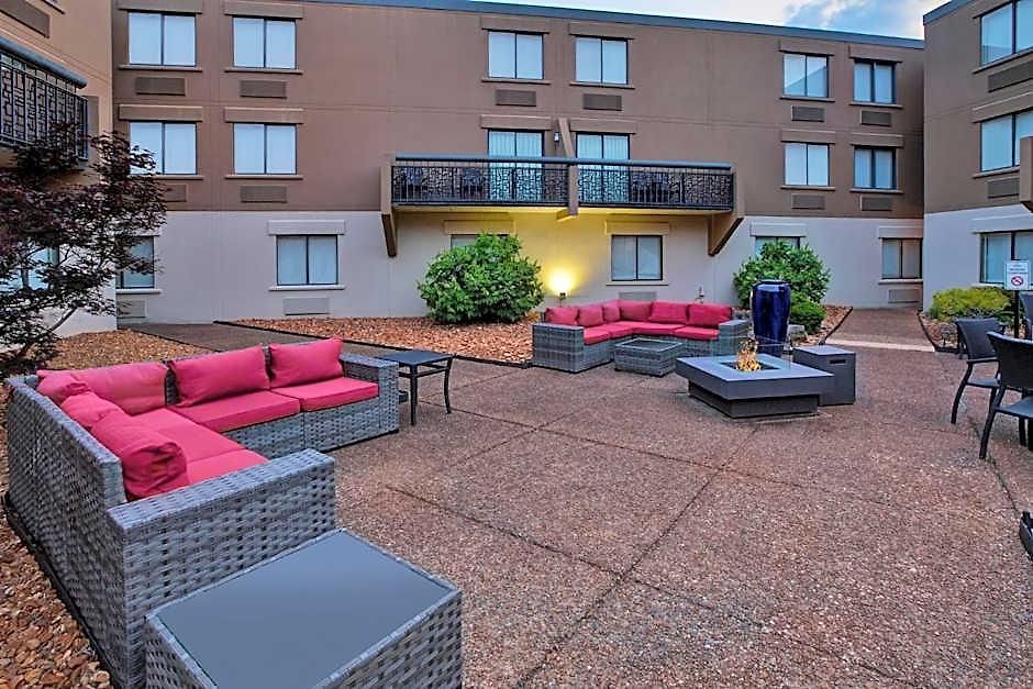 Hotel Express Airport By Ihg Nashville