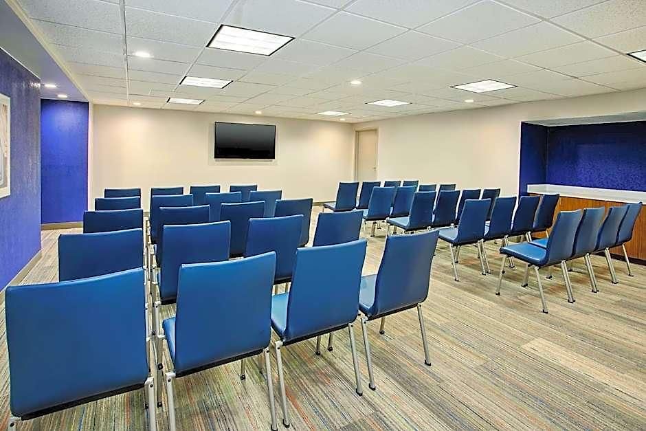 Express Airport By Ihg Nashville