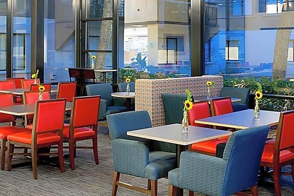 Express Airport By Ihg Hotel