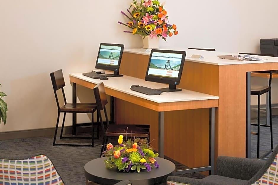 Express Airport By Ihg Hotel Nashville