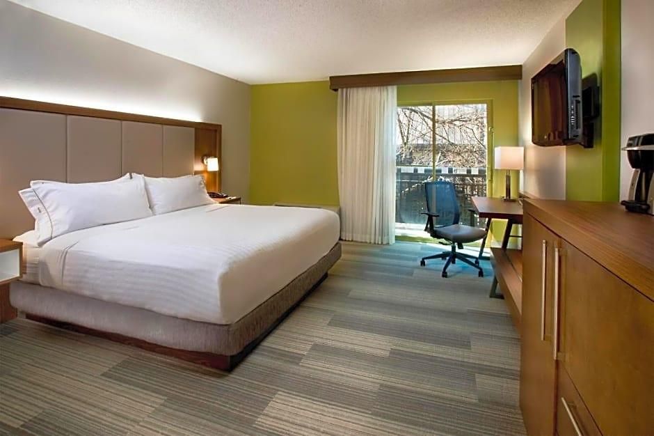 Express Airport By Ihg Hotel 3*