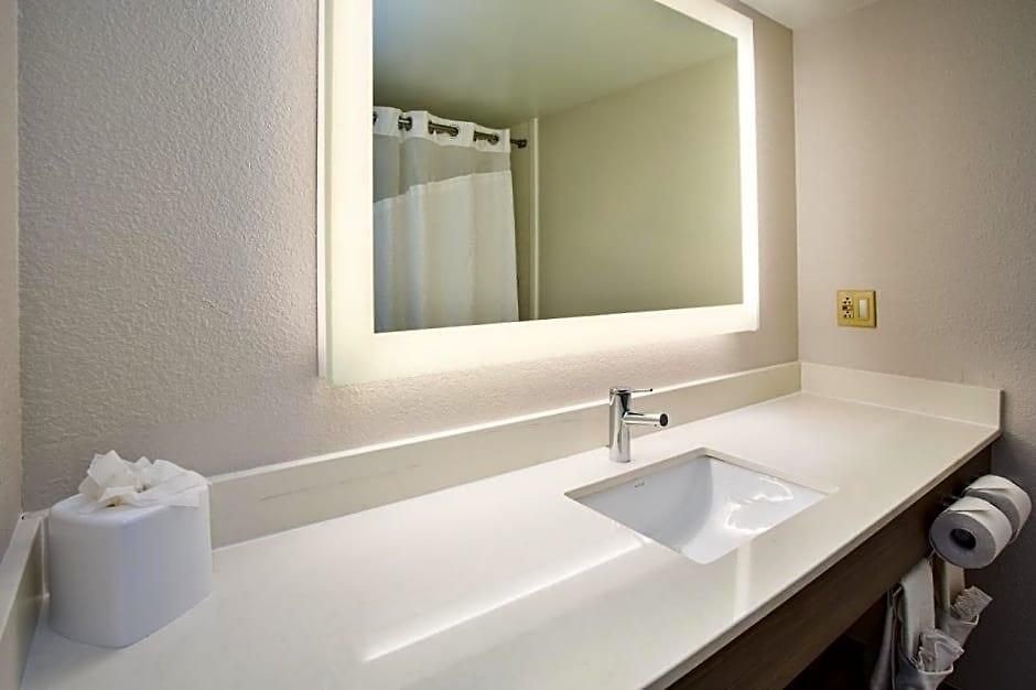 Express Airport By Ihg Hotel Nashville