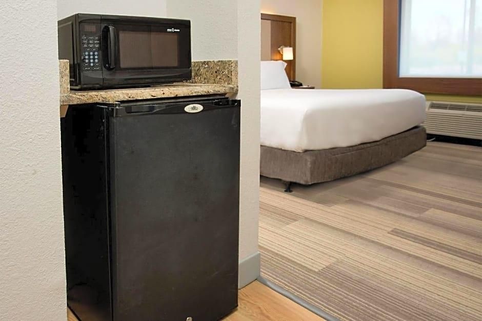 Hotel Express Airport By Ihg Nashville