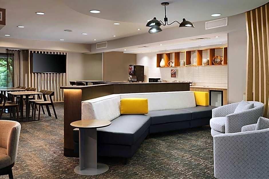 Springhill Metrocenter Hotel 3*
