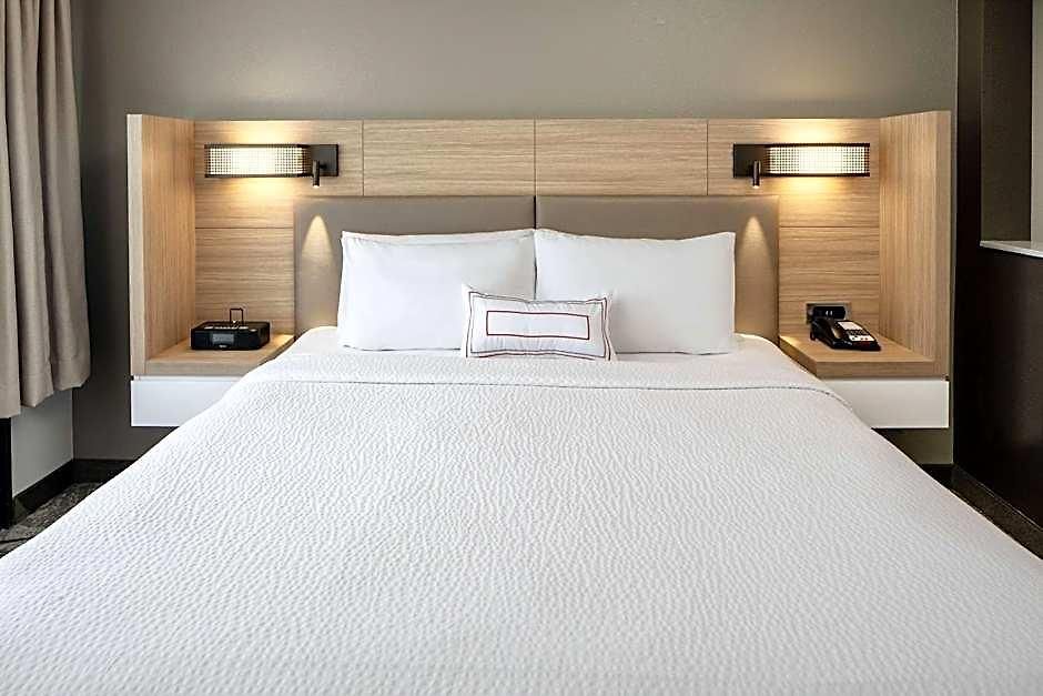 Hotel Sonesta Select Airport 3*