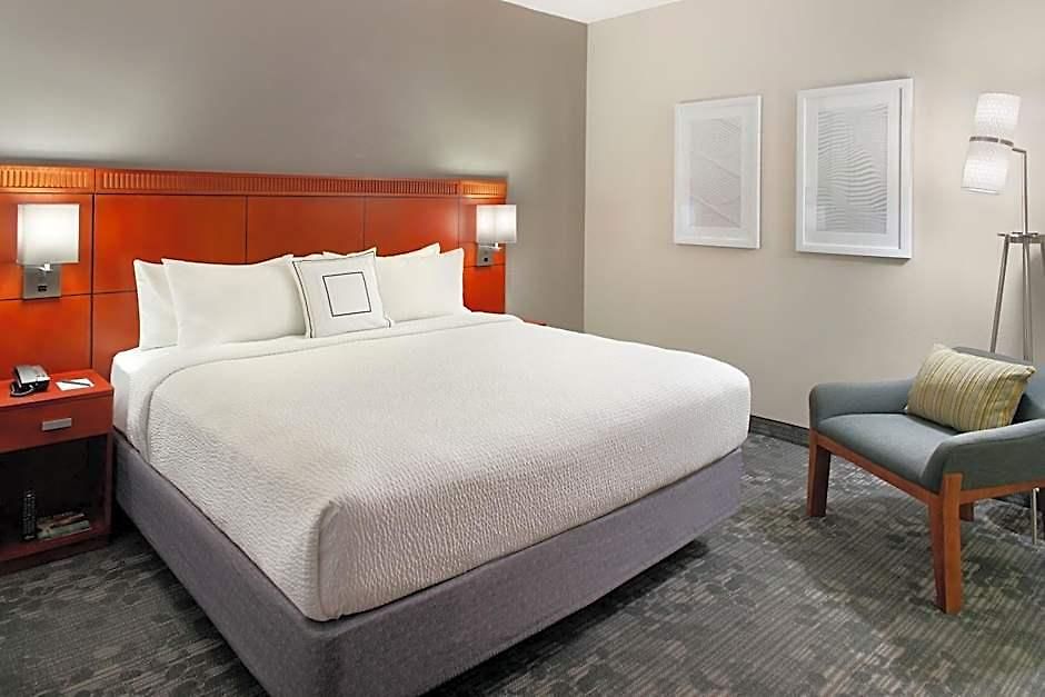Courtyard By Marriott Airport Hotel 3*